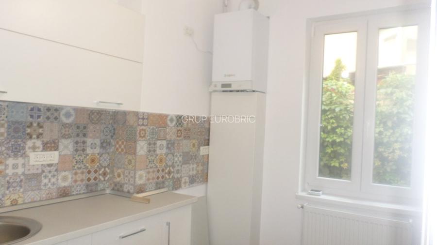 CASIN, AVERESCU, parter in VILA, LUX, nemobilat, utilat, curte mare, superb - 13