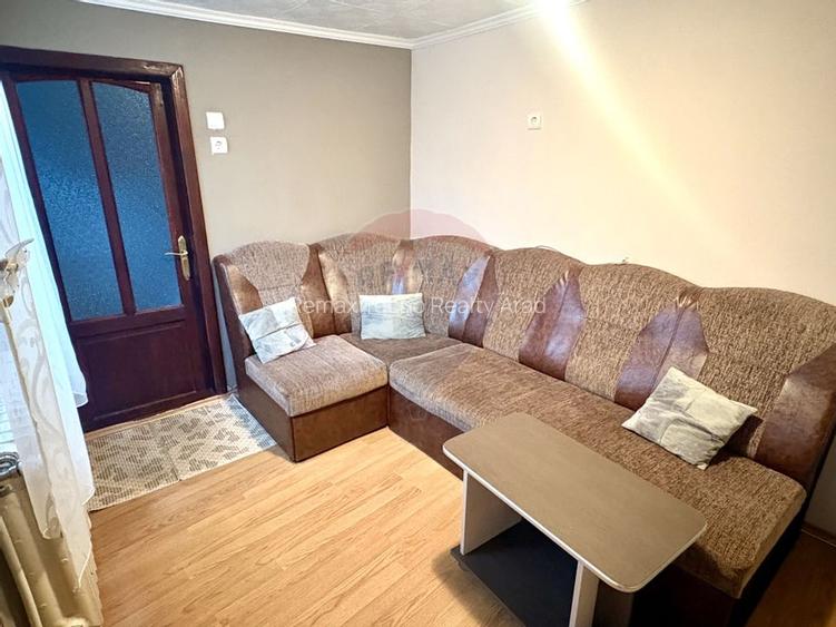 Oportunitate: Casa 3 camere si curte in zona centrala - 6