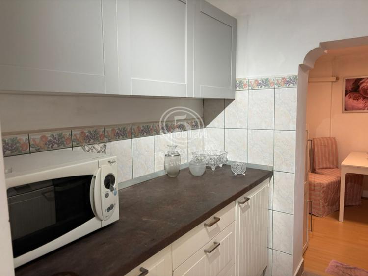 PIATA DOMENII/ CASA- 3 CAMERE VESELE/ GRADINA/COMISION 0% - 13