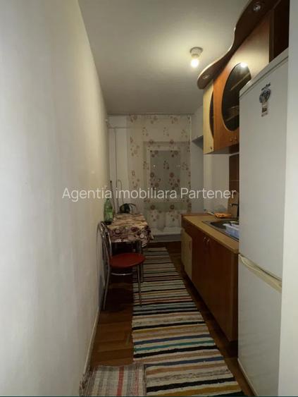 garsoniera Tudor , Decomandata / centrala , finisaje clasice ! - 3