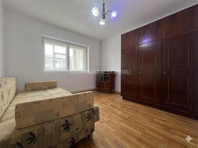 Apartament cu 3 camere decomandat, situat în zona Nicolina 2 – prima parte - 4