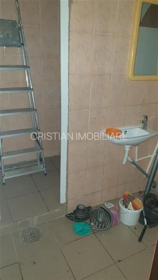 Spatiu comercial 333 mp, vitrina stradala 18 m, GARII - 12