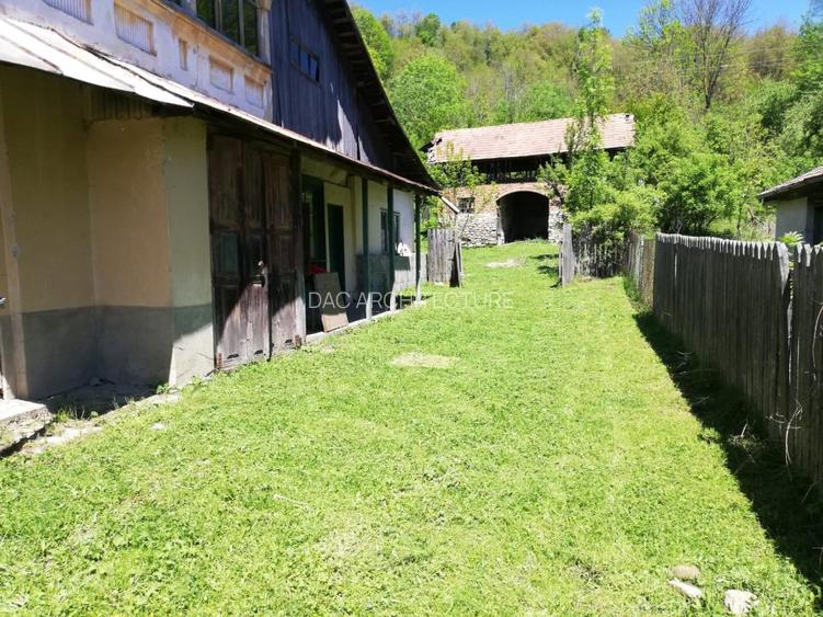 BEZDEAD - Conac 350 mp + 4800 mp teren - 10