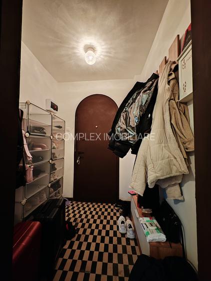 Piata Constitutiei | Poiana Florilor |  Etaj 2 din 4 la cheie | centrala proprie - 24