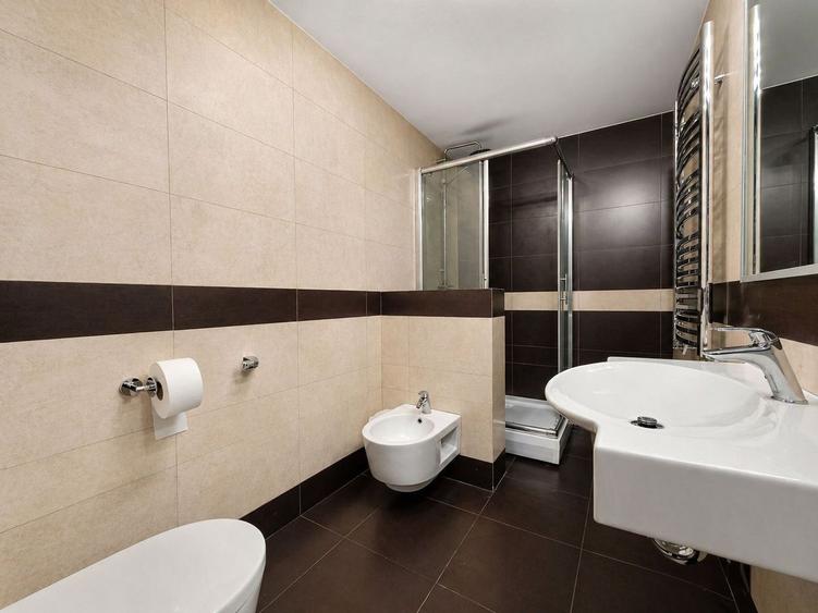 Apartament 4 camere de inchiriat piscina Iancu Nicolae
