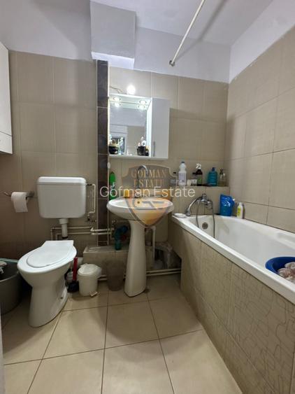 3 Camere, Capitol Bd Mamaia 81mp, 3 balcoane, etaj 4/4, centrala gaz, 2 bai, A/C - 8