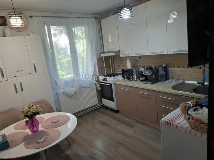 Vand apartament cu 2 camere in zona Straja Sector 4 - 10