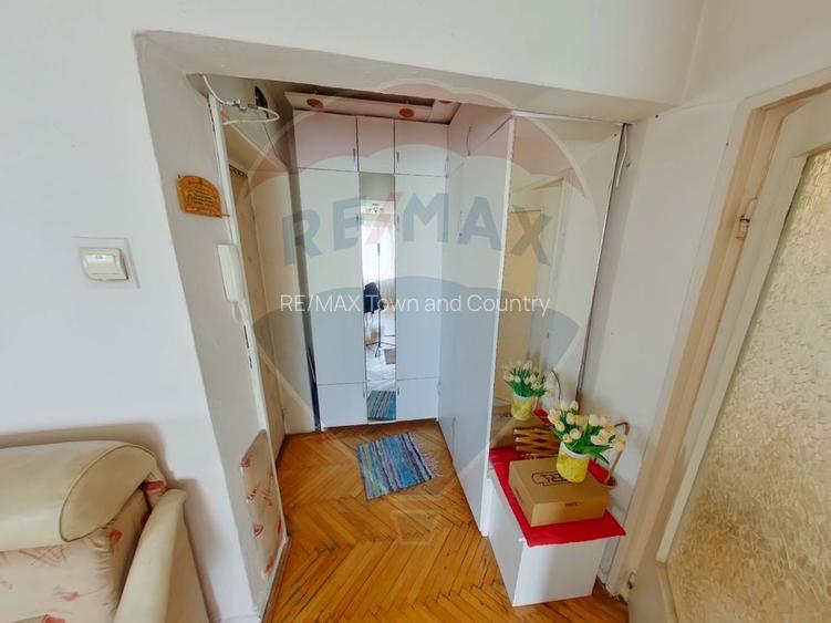 Apartament cu 3 camere de vânzare Str. 1 Mai - 2