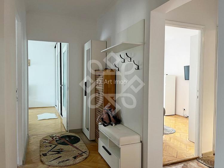 Apartament cu 3 camere de inchiriat pe bld. Stefan cel Mare - 10