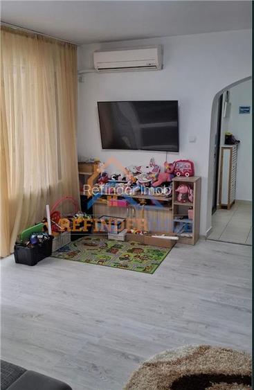 Apartament de vanzare cu 2 camere, zona Titan - Piata Minis - 3