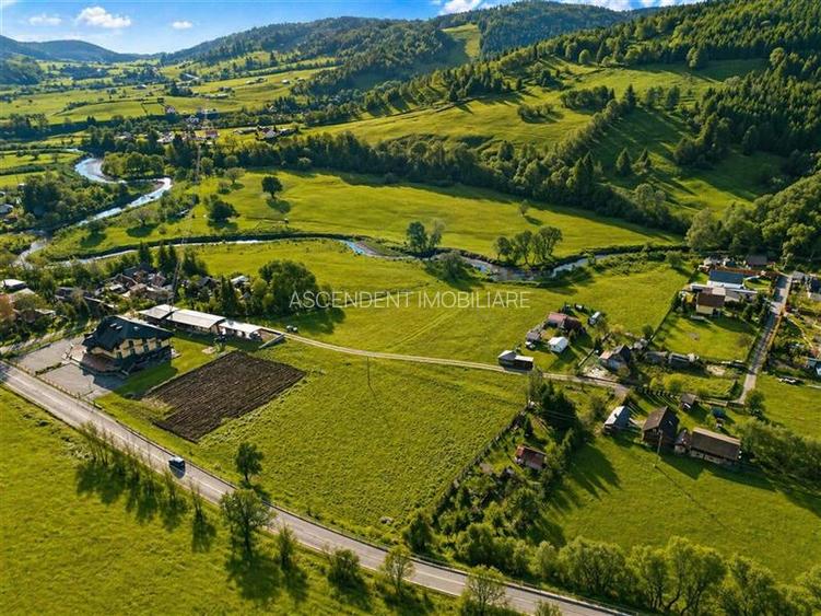 Teren cu potential, 3.100 mp, remarcabila incadrare, langa drumul principal, Cat - 2