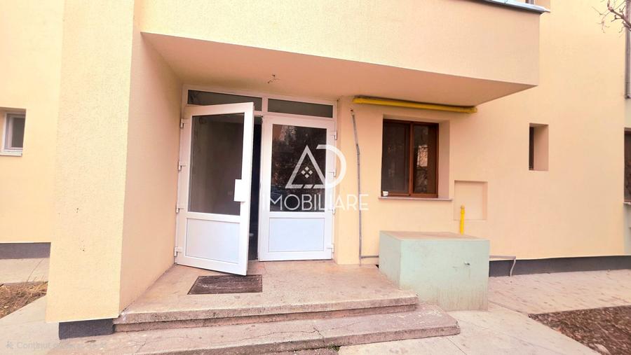 De vânzare, apartament cu 3 camere și terasă proprie, zona centrală