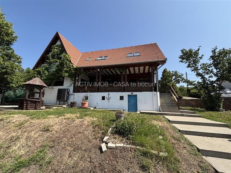 Proprietate de patrimoniu pe malul lacului Paleu - Teren 2.300 mp - piscina - Co - 2