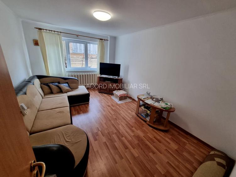 Ultracentral liceul Pedagogic-  apartament 4 camere decomandat - 2