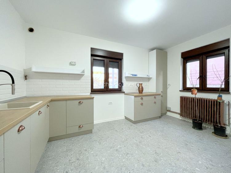 Apartament 3 camere de inchiriat - zona Centrala-Favorit - 2