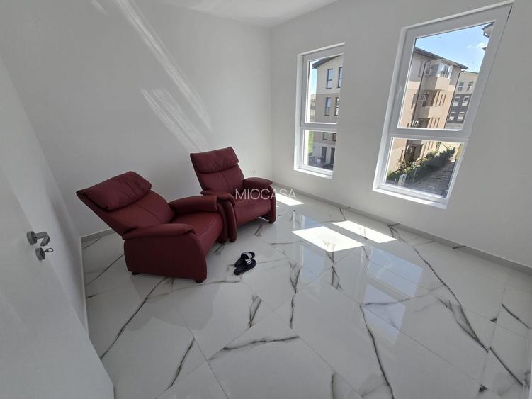 Nou. Disponibil imediat. Decomandat. Etaj intermediar. - 7