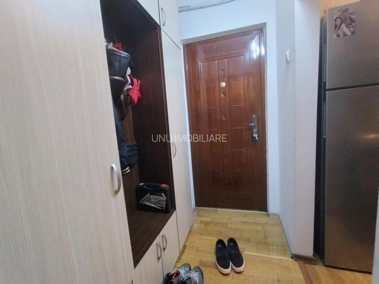 Dacia - Bicaz - 3 camere - mobilat - geam la baie - 2