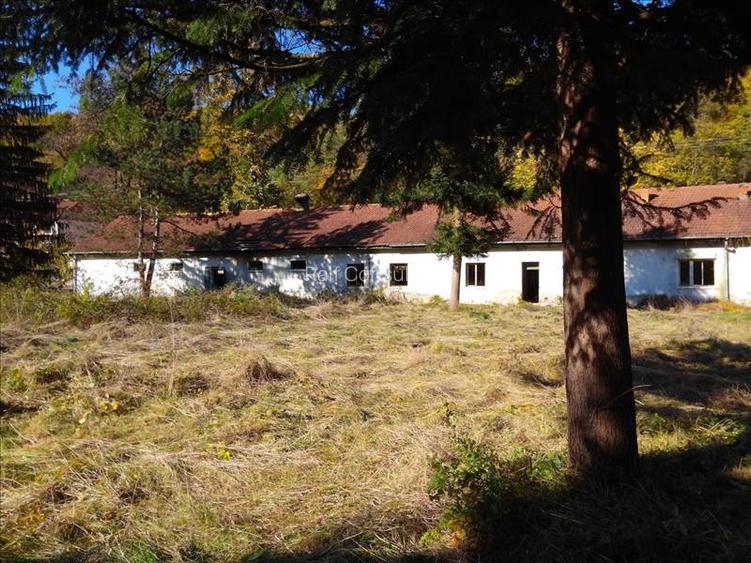 Teren intravilan ideal si de investitie, in Loc. Resita, strada Ciresului - 5