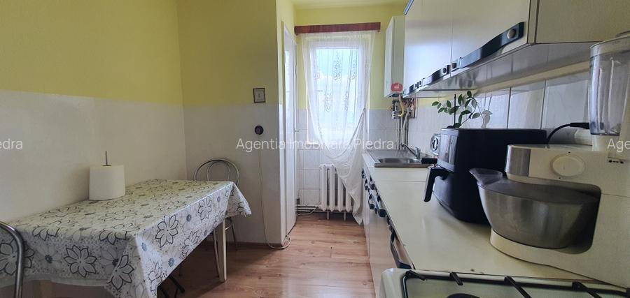 Vand apartament 2 camere , semidecomandat , zona Vasile Aaron - 8
