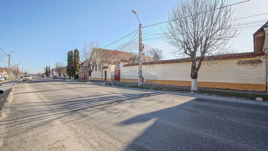 Casă de vânzare în centrul localității Prejmer, teren 5.055 mp! - 2