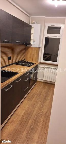 Vanzare apartament  renovat complet, zona Parfumul Teilor, etaj 1. - 2