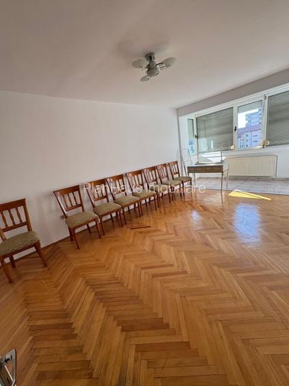Apartament cu garaj ultracentral zona Mc Donald s Unirii , 4 camere  - 6