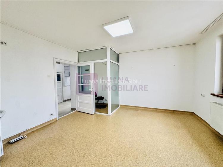 Spatiu comercial de inchiriat | Registrul Comertului  | 50  mp | video - 4