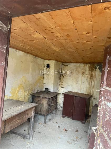 Casa veche cu sura zona linistita - 13