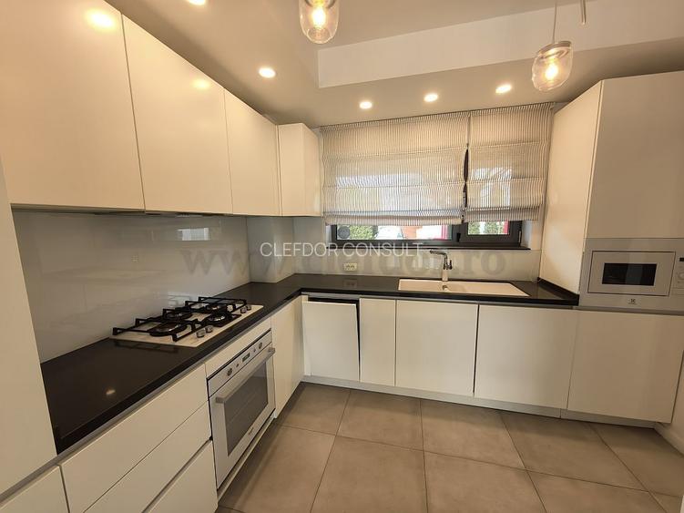 Vilă cu Piscina in Tunari - 10