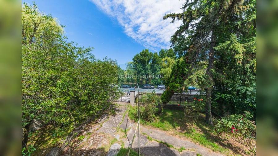 Teren generos și casă deosebită lângă Parcul Central - 11