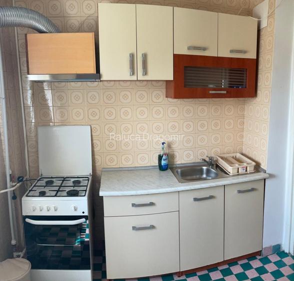 Proprietar, inchiriez apartament 3 camere, Bdul. Tineretului - 9