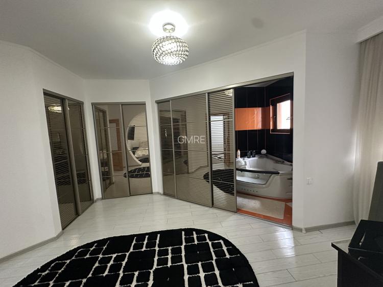 Vila individuala de vanzare cu 8 camere in zona 13 Septembrie  - 16