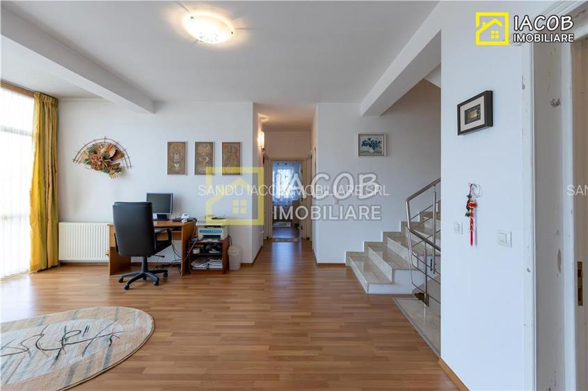 1/2 Duplex  S+D+P+2E, 455 mp in zona centrala a mun. Bacau - 27
