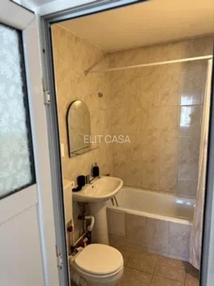 Apartament cu 3 camere, zona Podu Ros - 6