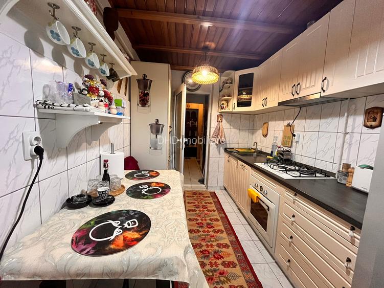 3 camere decomandat,etaj intermediar,zona semicentrală Gara Mare-str Garii,CT,AC - 3