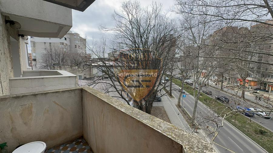 3 Camere, Capitol Bd Mamaia 81mp, 3 balcoane, etaj 4/4, centrala gaz, 2 bai, A/C - 5