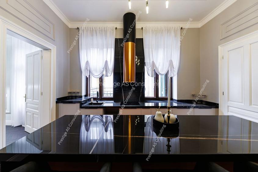 Proprietate rara in Piata Unirii | 140 mp | Cladire monument istoric - 2