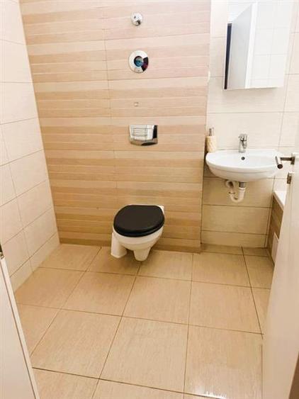 Apartament 3 camere mobilat si utilat. Parcare si boxa incluse in pret. Zona Tra