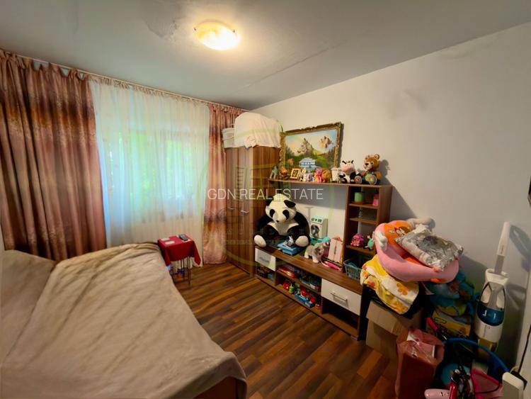 Apartament 3 camere, decomandat, cartier Craiovita Noua, zona Scoala Nr 34 - 9