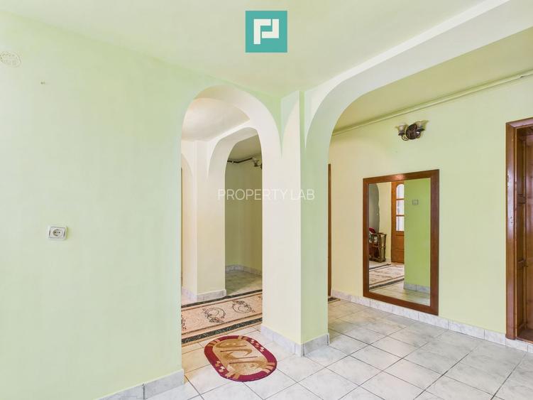 Casă cu 2 corpuri  și 5 camere în Livada - 2