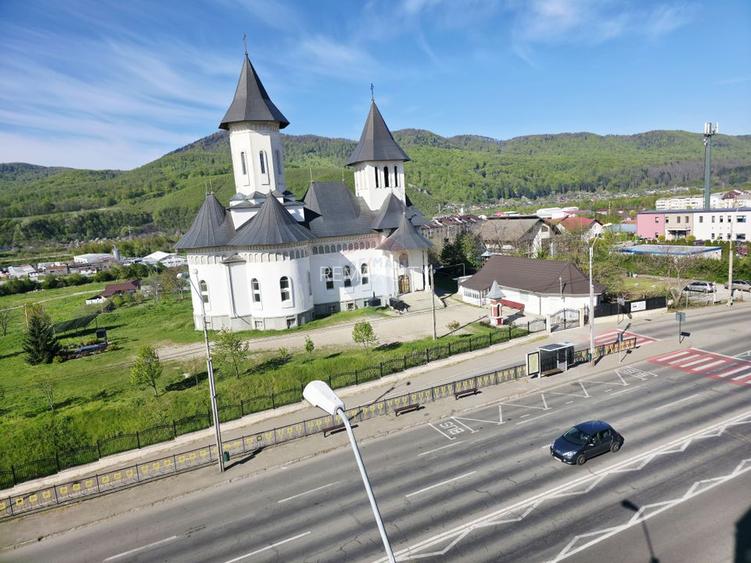 Apartament cu 2 camere de vânzare în zona 1 Mai - 16