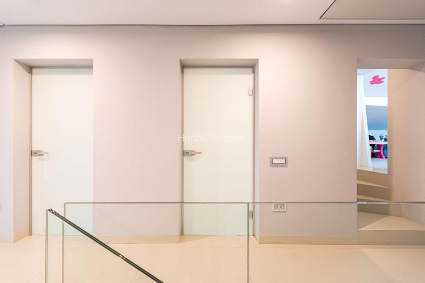 Vila, design ambitios, spatii luminoase in conexiune cu natura - 26