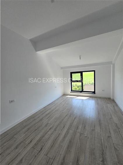 Apartament tip penthouse -111 mp, 4 camere, 2 bai, terasa 18 mp Finalizat, intab - 9