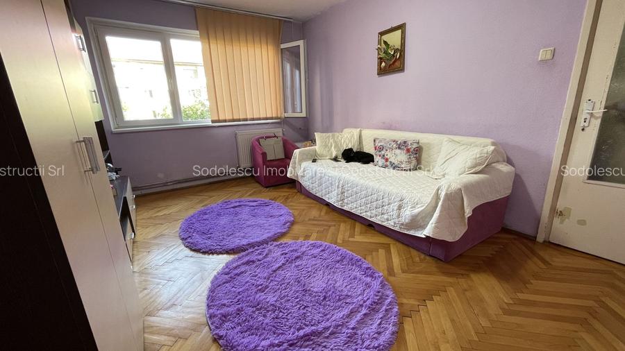 Apartament cu trei camere,etaj 2 - zona Cetatii - 2