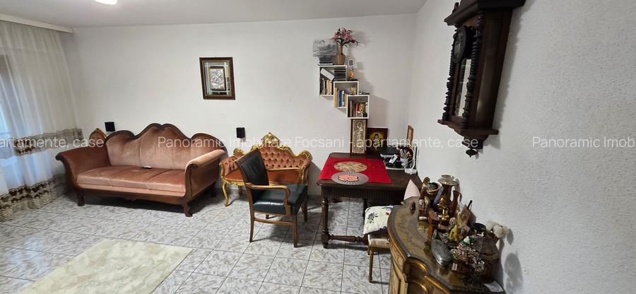 3 camere de vanzare Focsani, ultracentral - 28