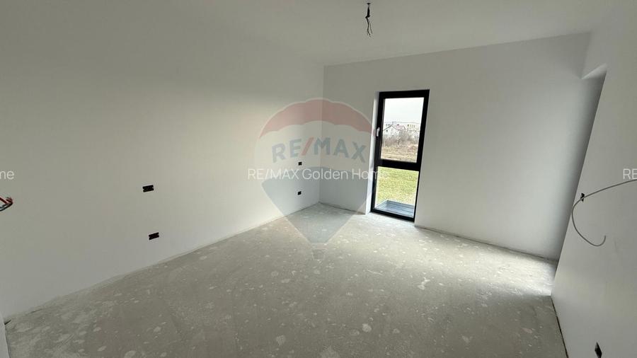 Casă / Vilă cu 4 camere Strada Vrancei - 7