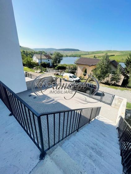 Duplex cu terasa panoramica si vedere spre lac in Chinteni - 3