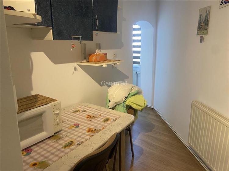 Garsoniera  de inchiriat , zona  b- dul Brailei , parter , decomandata , mobilat - 3