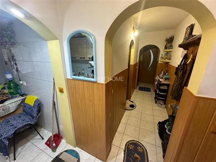 Ap 3 cam, Sud scoala nr 8, 50mp utili, et 1/4, CT - 7