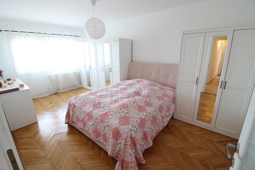 Apartament 4 camere, 85 mp, zona Piața Centrală, bloc 1994, acoperiș tip pod